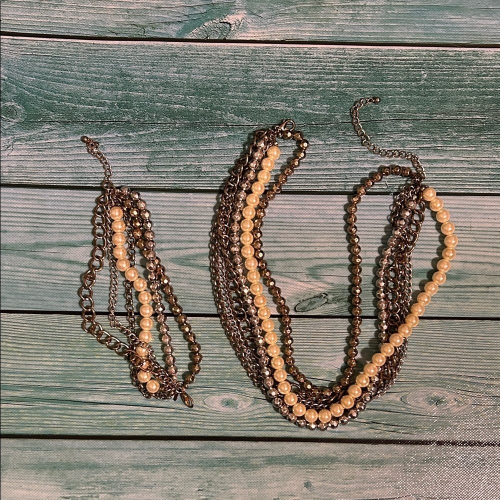 Premier Designs Cream Pearl and Silver Necklace Set